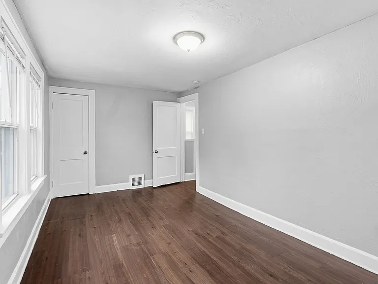14399 Maple Ave — Photo 9