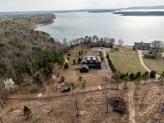 2nd image of 2634 Tannenbaum Rd