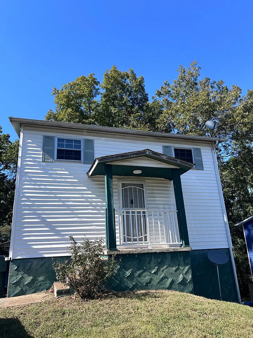 Three Bedroom Home in Chattanooga TN — Photo 1