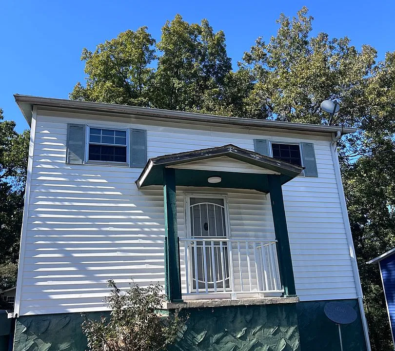 935 East Ave