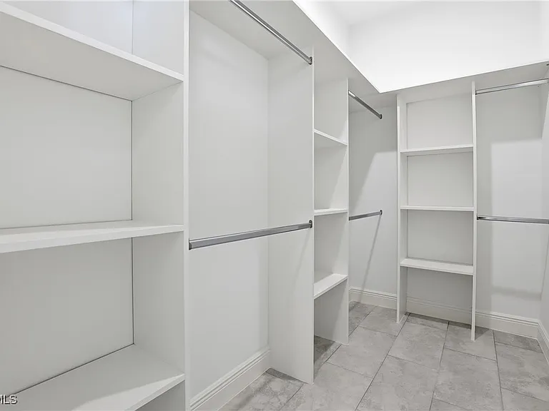 1087 Rugby Ln — Photo 11