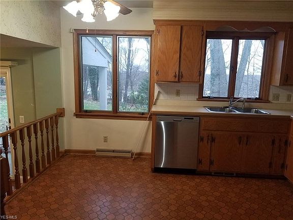 2nd image of 2018 Chestnut Hill Dr