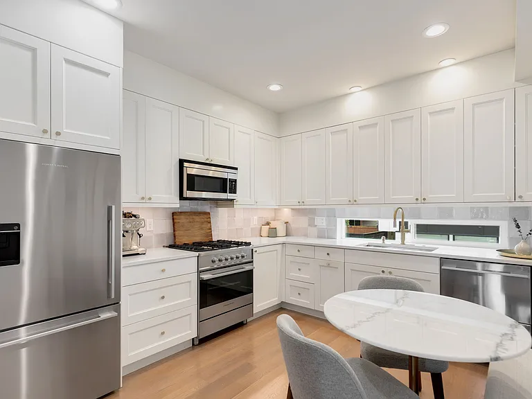 5030 Sand Point Pl NE — Photo 2