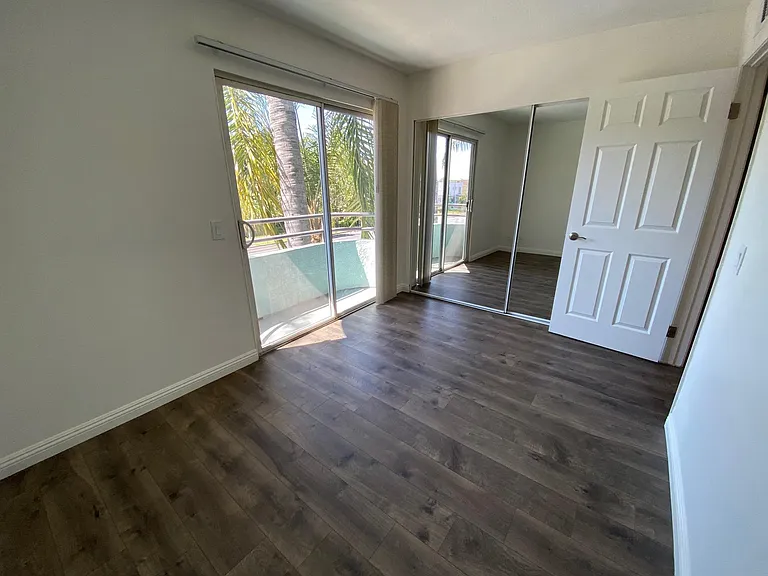 14615 Burbank Blvd #202B — Photo 18