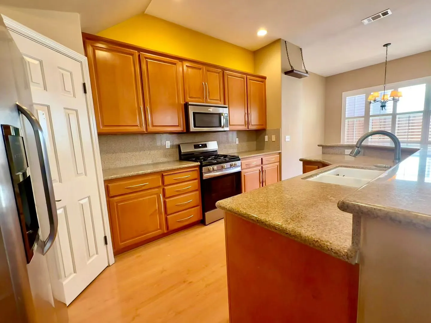437 Kent Dr — Photo 4