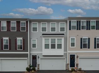 18307 Summit Pointe Dr, Triangle, VA 22172