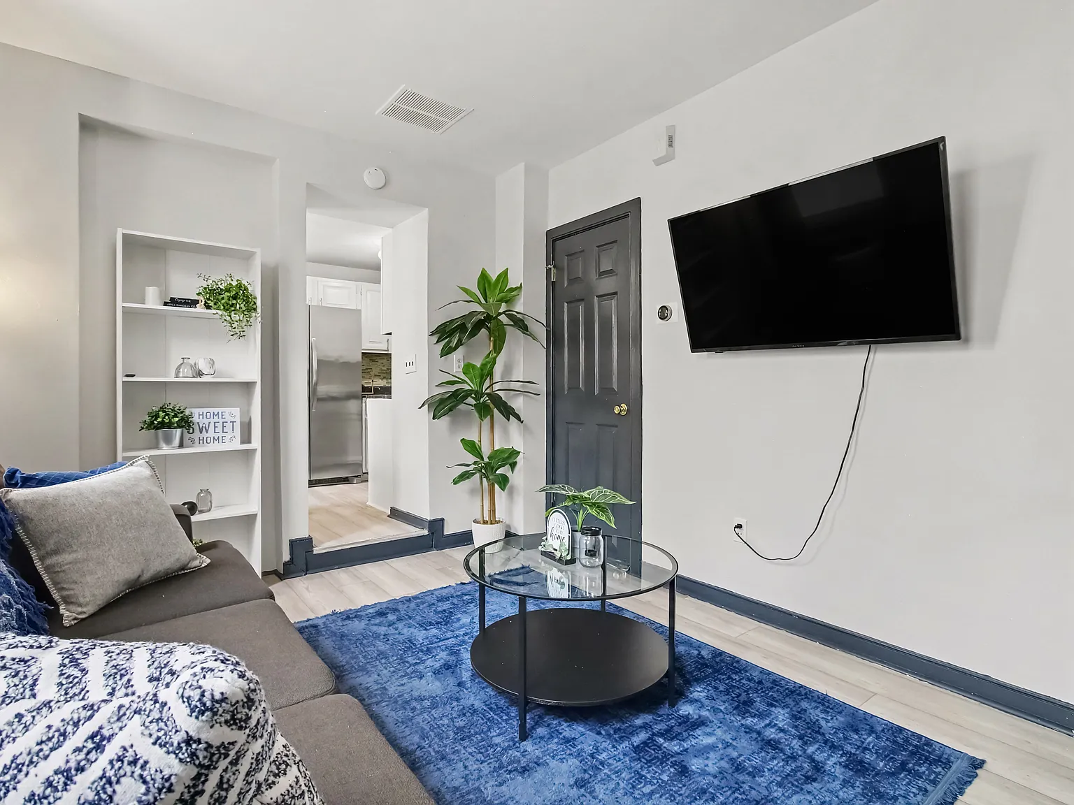 1 bed, 750 sqft, $1,900 — Photo 2