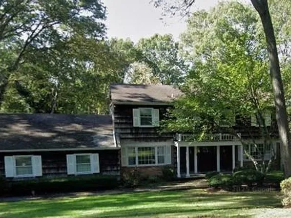 34 Hemingway Drive, Dix Hills, NY 11746