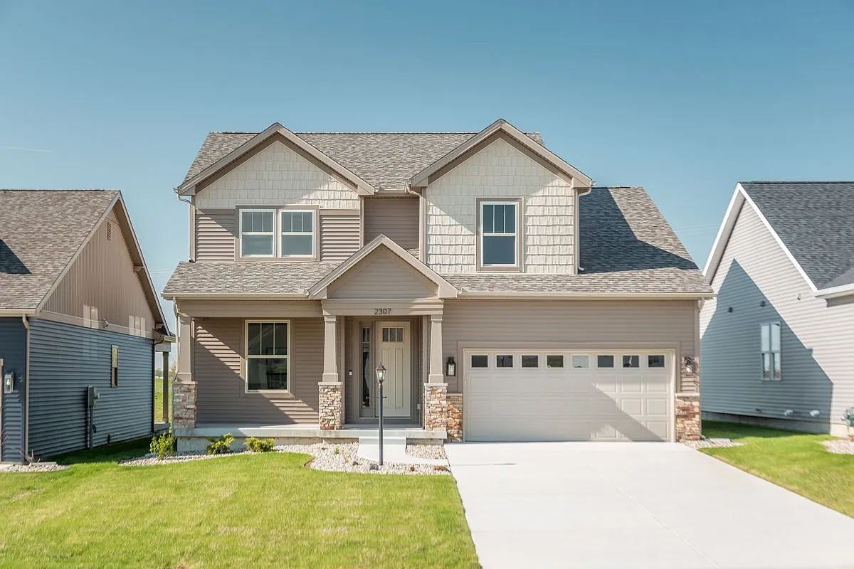 4 bed, 2.5 bath, 2568 sqft, $3,250 — Photo 1