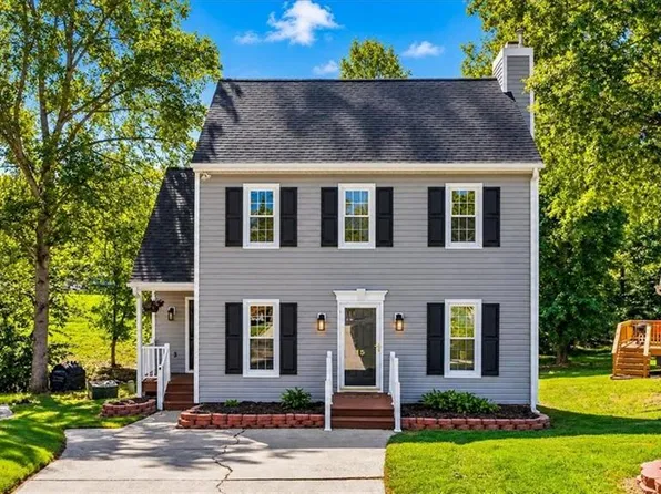 15 Gatehouse Ln, Greensboro, NC 27407