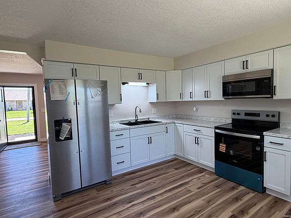5th image of 905 E South H St