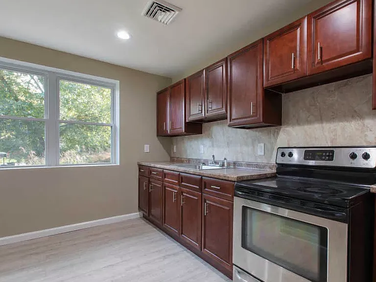 5525 Schumacher Dr — Photo 3