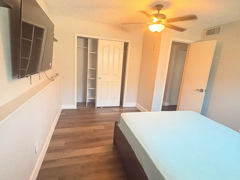 10028 W Sells Dr — Photo 9