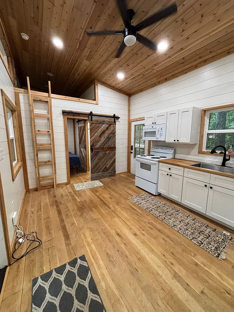 Cozy, Modern Tiny Home with Wrap-Around Porch - All-Inclusive Living in the Heart of Rutledge — Photo 4