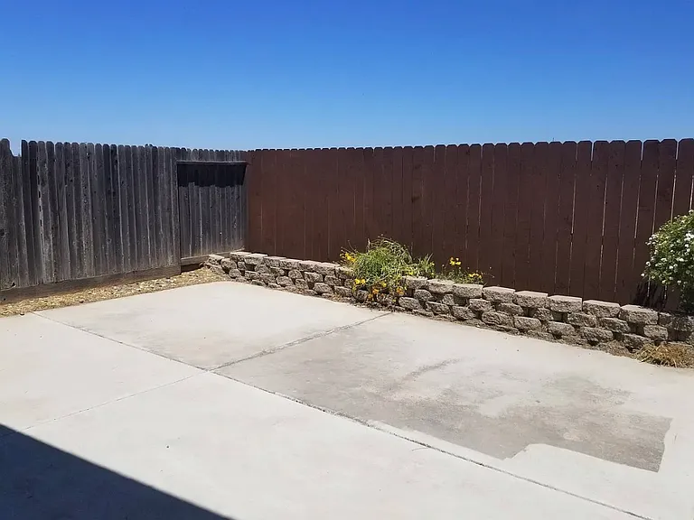 2215 Roberta Ave — Photo 7