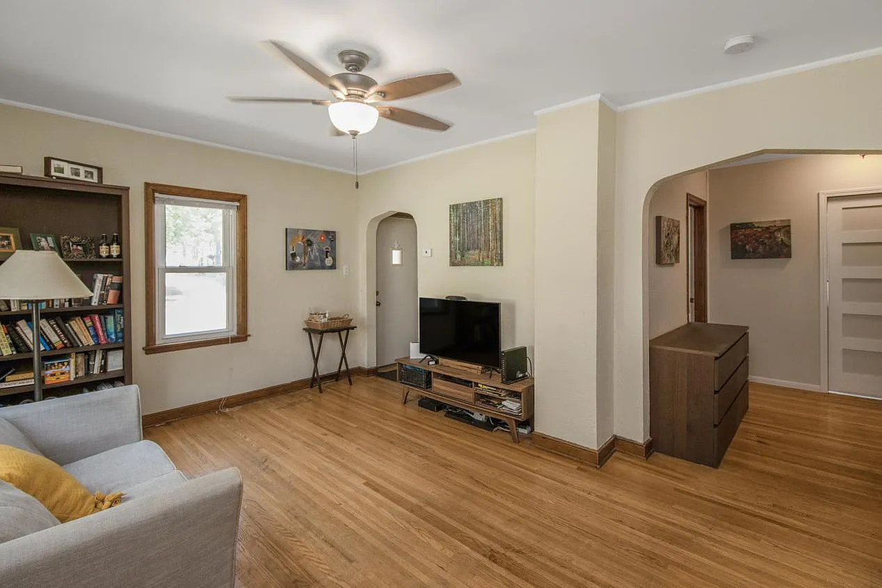 2 bed, 1088 sqft, $1,790 — Photo 2