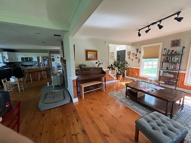 18 Kimberley Cir — Photo 14