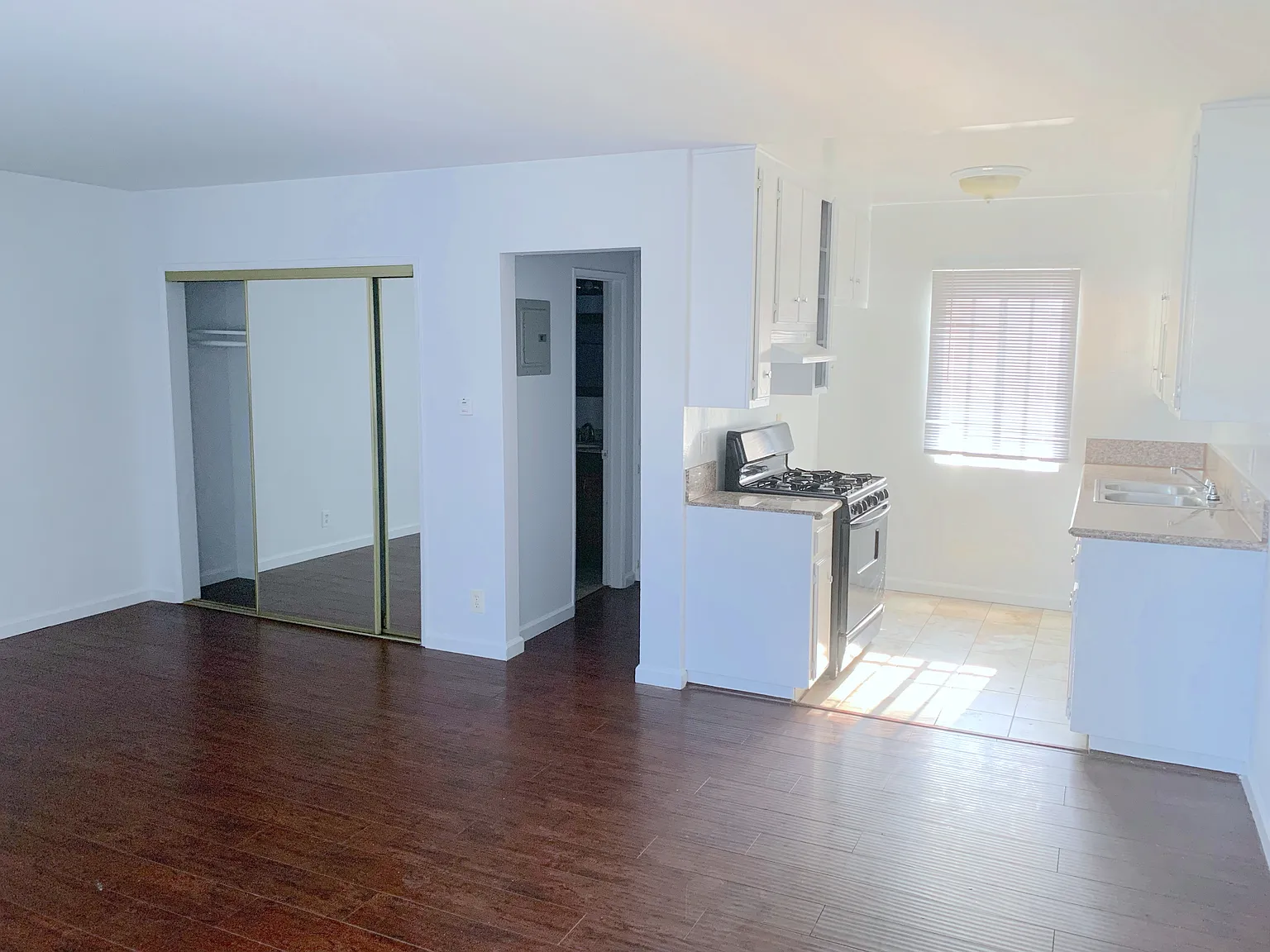 Studio, 440 sqft, $1,700 — Photo 2