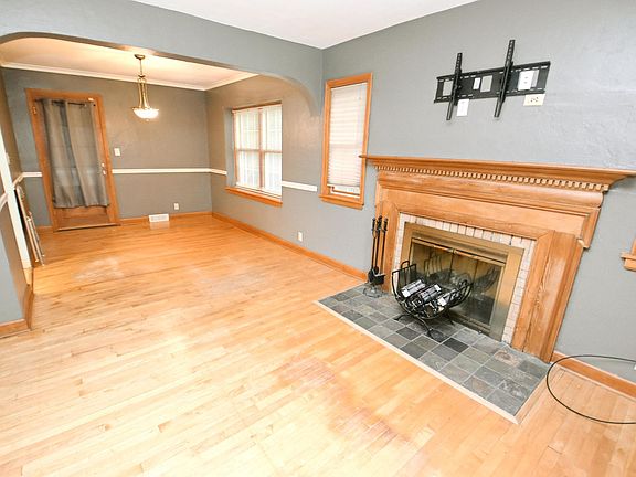 3rd image of 3401 Oakcrest Dr