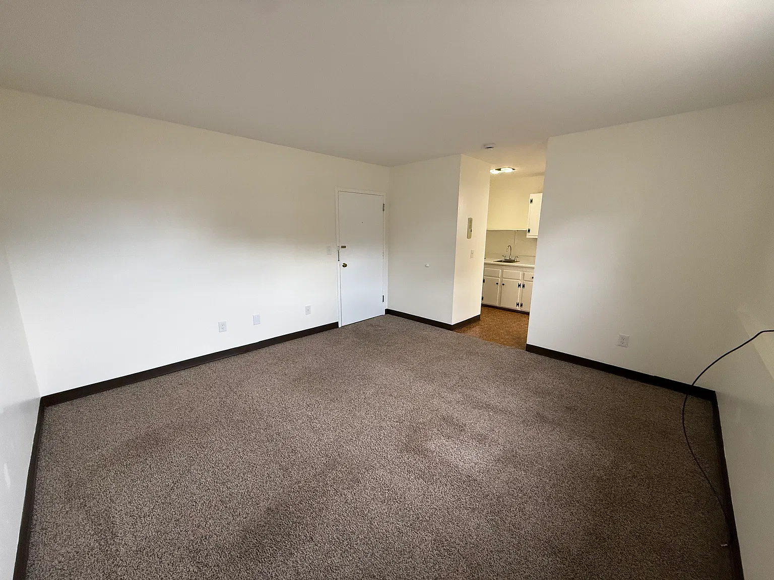 Studio, 425 sqft, $1,300 — Photo 3