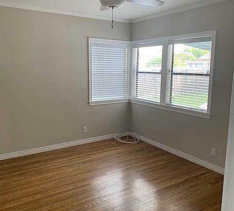 3rd image of 7433 Penfield Ave