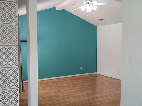 4th image of 927 Crepe Myrtle St