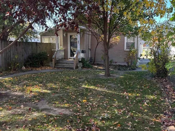 2362 Barker St, Clinton, IA 52732