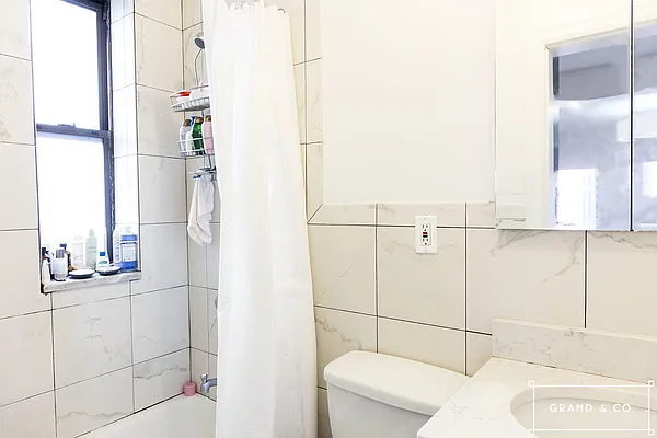 Rented by Grand & Co. | media 32