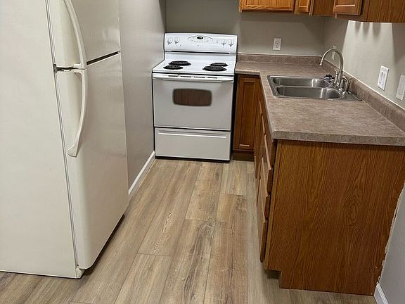 5th image of 1011 Kersten St S #102