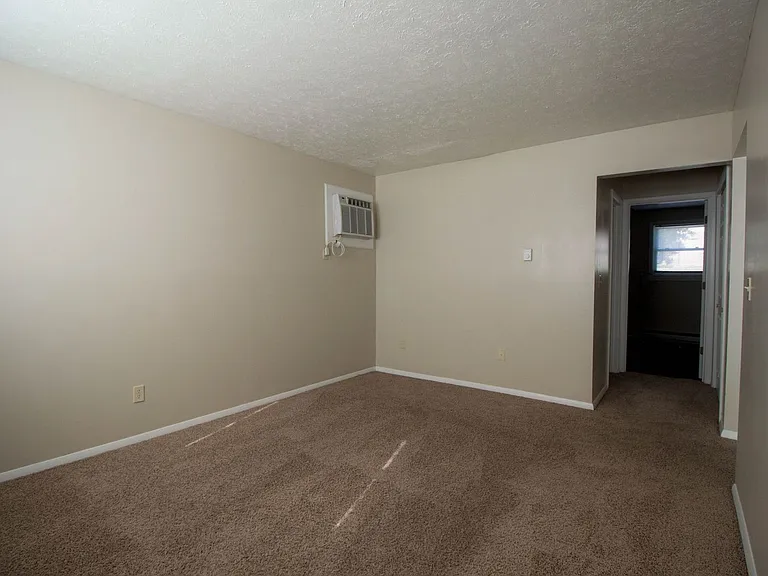 1500 Hancock Dr — Photo 12