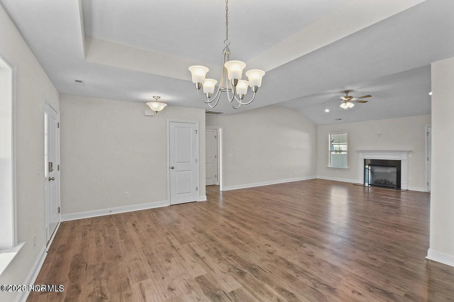 3 bed, 2.0 bath, 2158 sqft, $2,300 — Photo 3