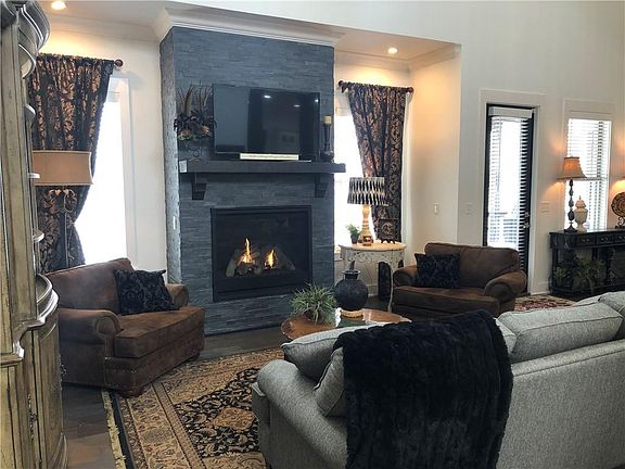 3rd image of 3 S Castle Oaks Ct