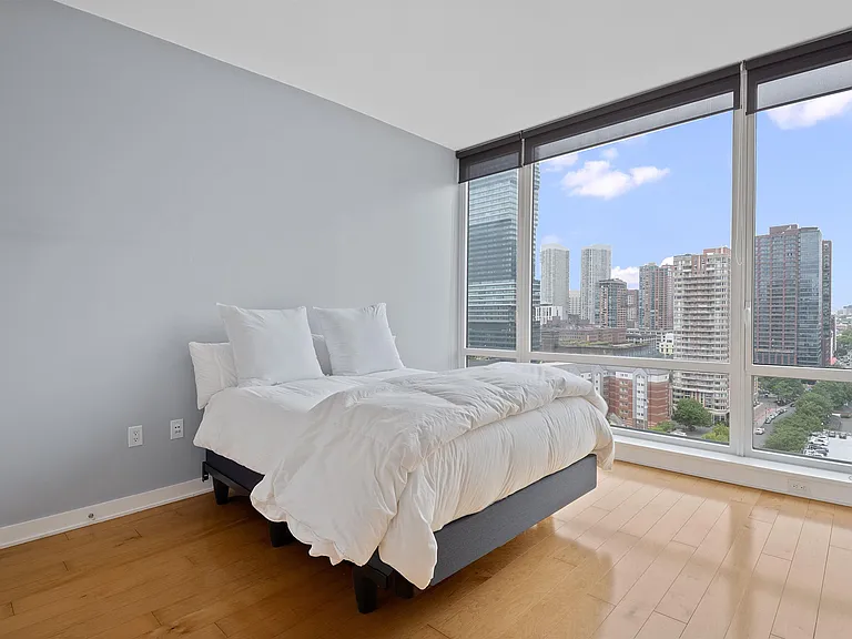 2 2nd St #1807 — Photo 4