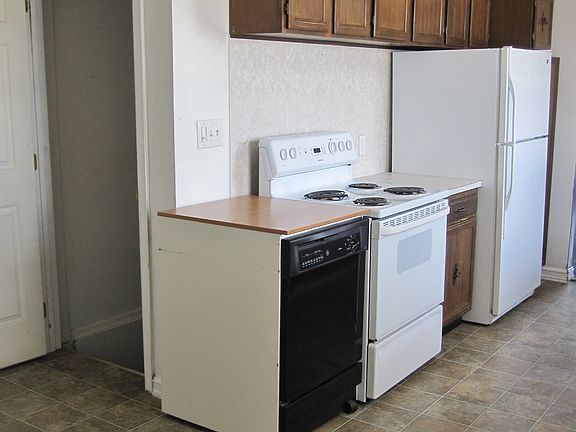 Kitchen appliances & cabinets
