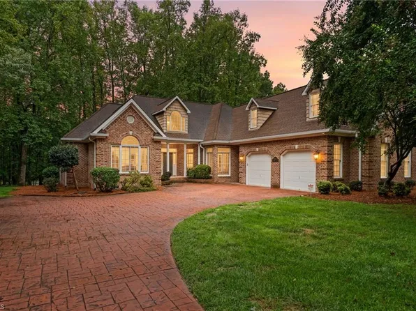 3940 Newport Ct, High Point, NC 27265