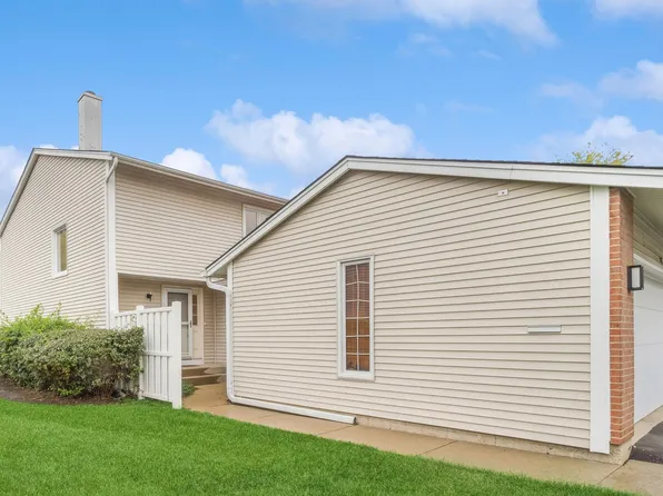 542 Hummingbird Ln, Deerfield, IL 60015