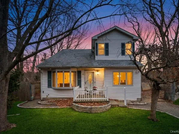 34 Pinelawn Avenue, Shirley, NY 11967