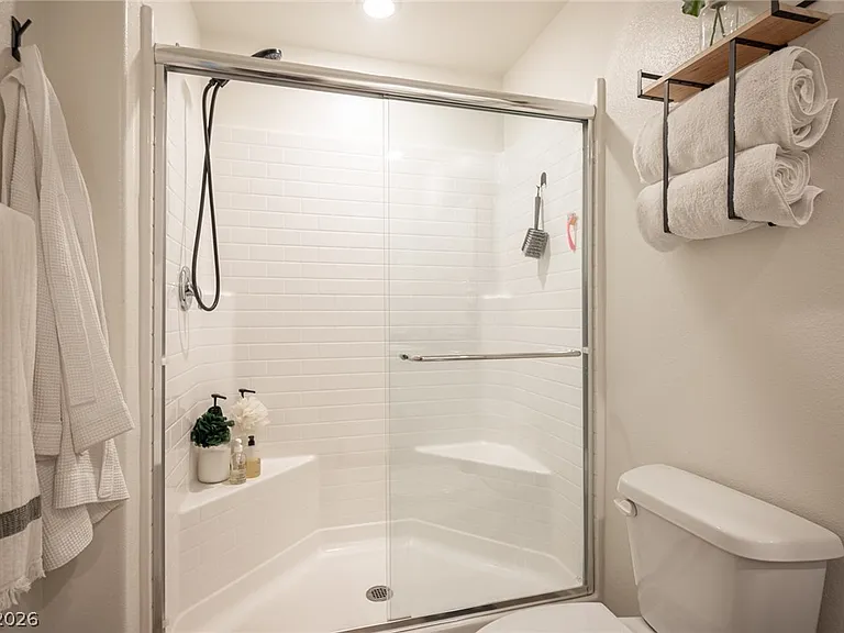 530 Gloster Ave — Photo 21