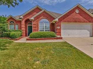 1004 Badbury Ln, Grand Prairie, TX 75052