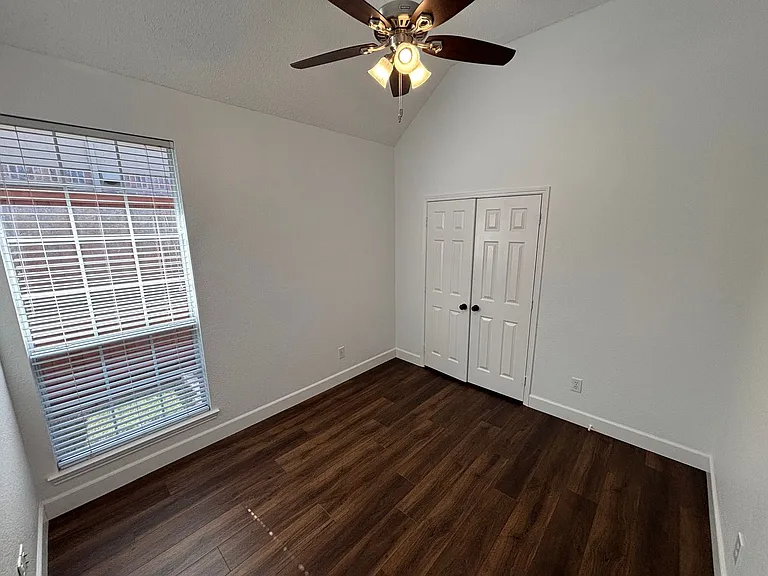 2316 London Dr — Photo 18