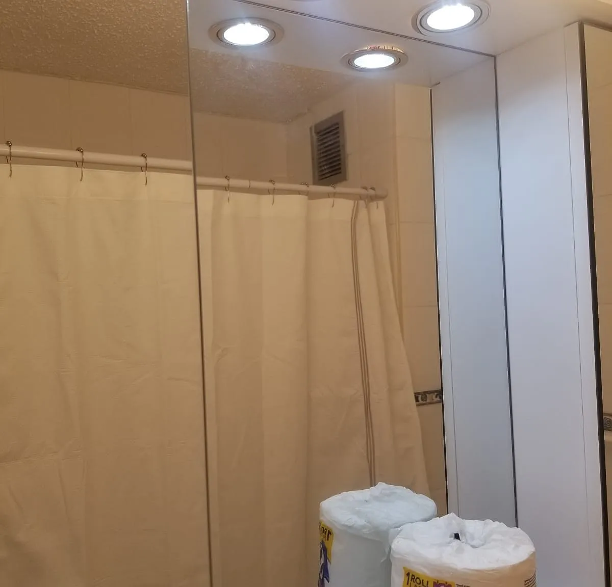 Studio, 322 sqft, $975 — Photo 4