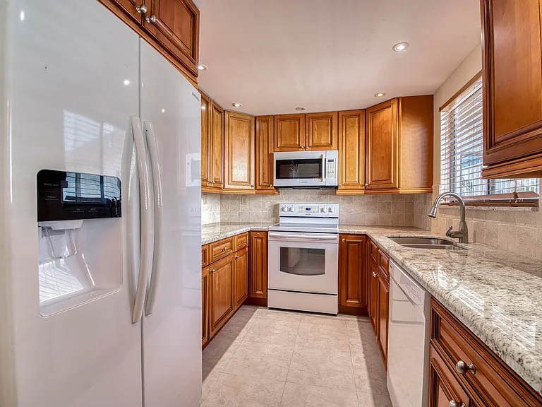 15108 Ashland Dr #215 — Photo 8