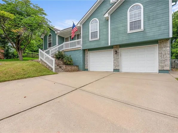 1218 Windcrest Ct, Grain Valley, MO 64029