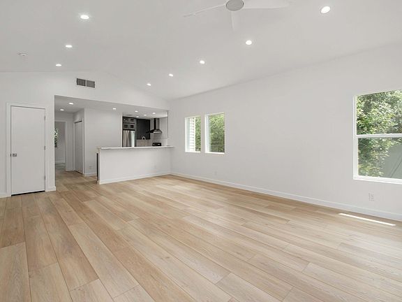 5th image of 1803 Bouldin Ave #B