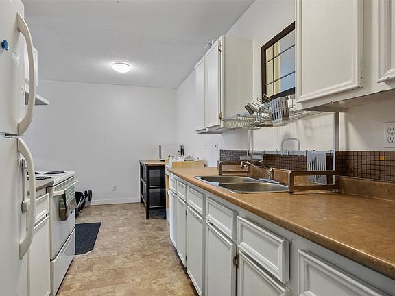 4th image of 1595 Summit Dr #18
