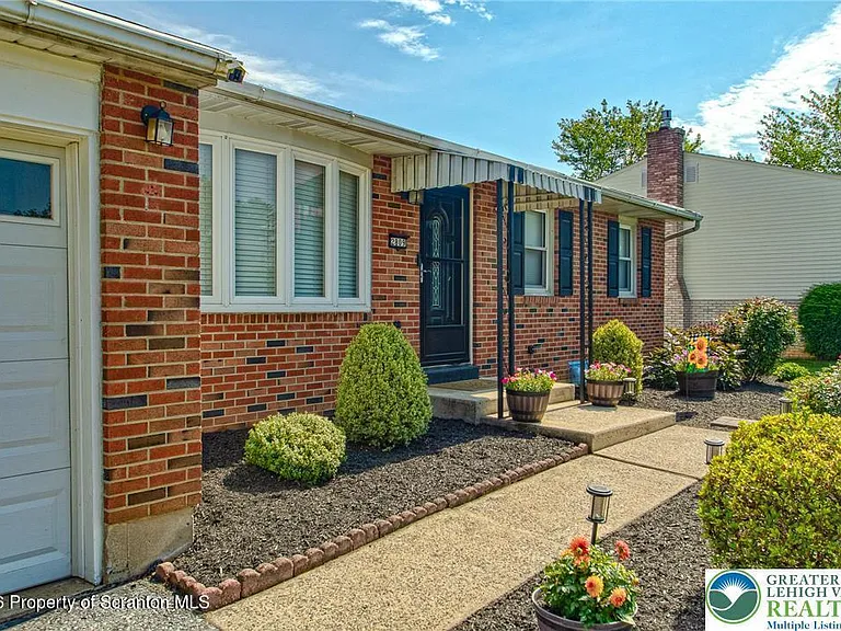 2809 Green Acres Dr — Photo 2