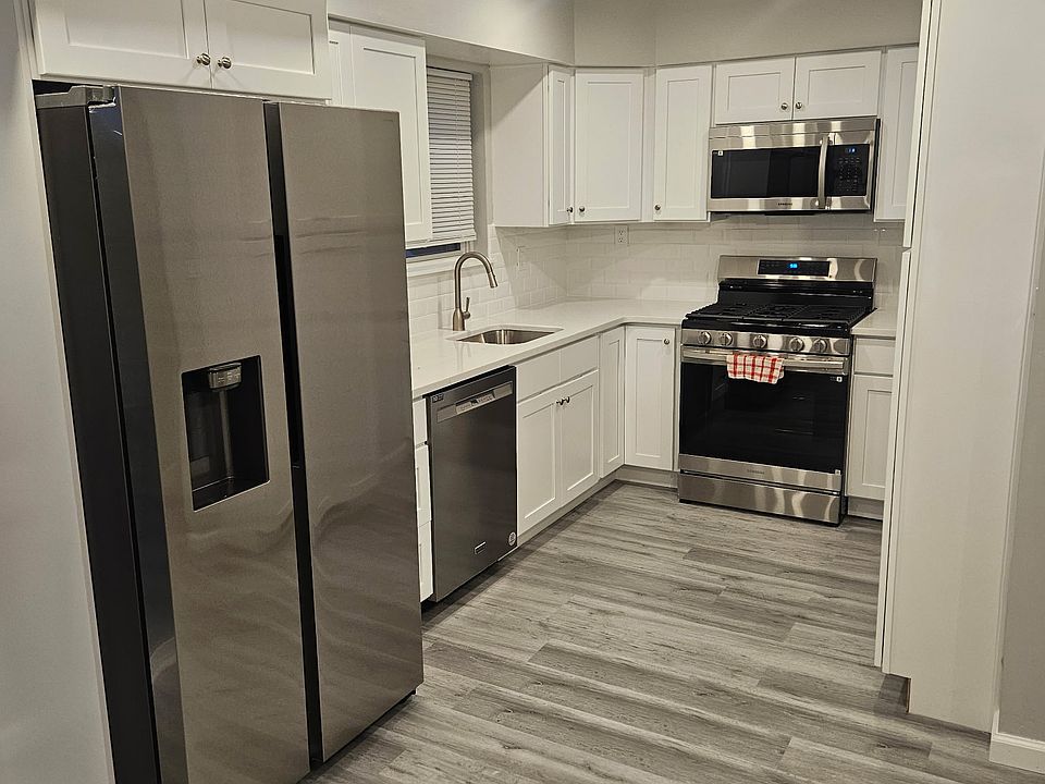 Kitchen w/ Stainless Steel Appliances, Gas Stove, Refrigerator/Freezer with Ice and Water Dispenser, and a pantry.