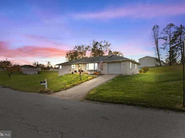 1750 Oakley Dr, Dover, PA 17315