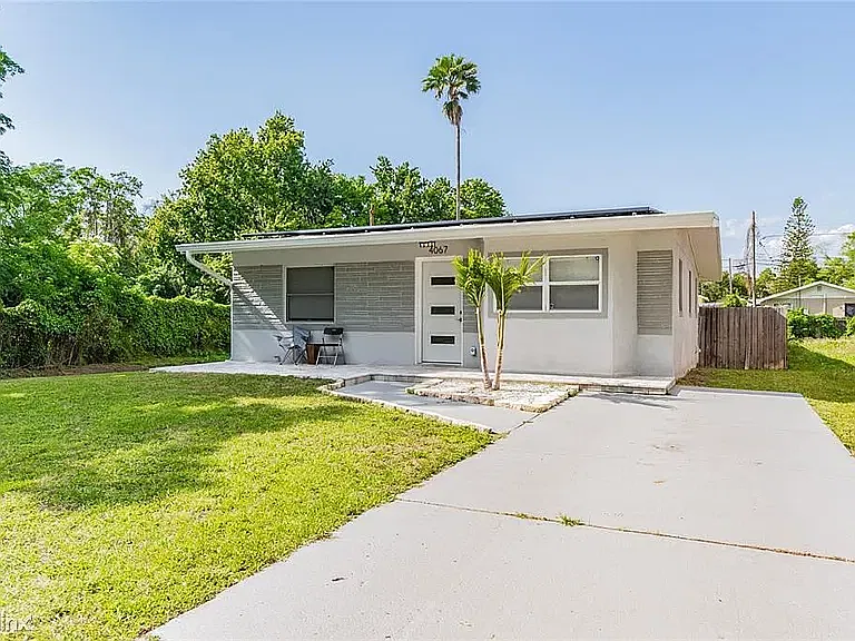 2 bed, 913 sqft, $1,800 — Photo 1