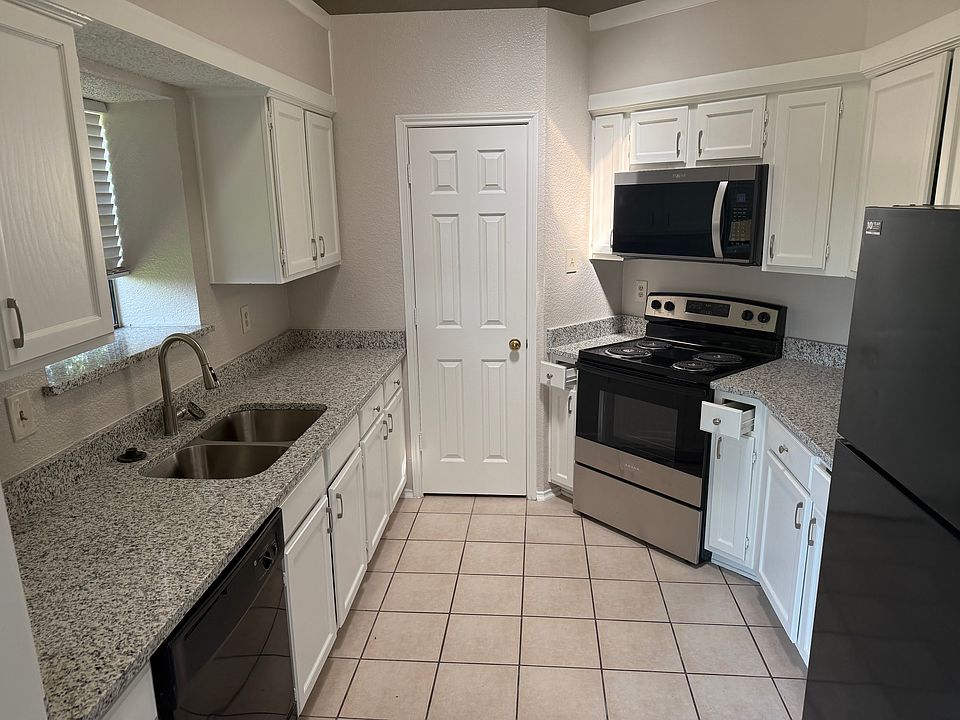 1st image of 1318 Daffodil Ln